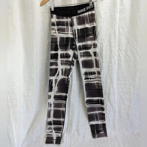 Nike Pro dri fit black and white full length leggings, size medium, women's  B3
